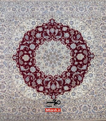 فرش مربع ضلع دو و نیم متری دستباف نایین زمینه لاکی 6لا